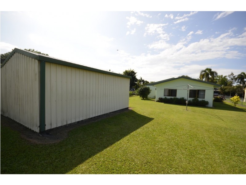 12 Middlemiss Street, Mossman QLD 4873