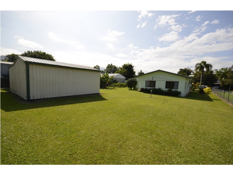 12 Middlemiss Street, Mossman QLD 4873