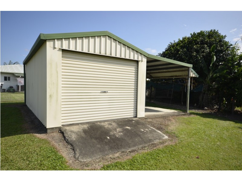 12 Middlemiss Street, Mossman QLD 4873