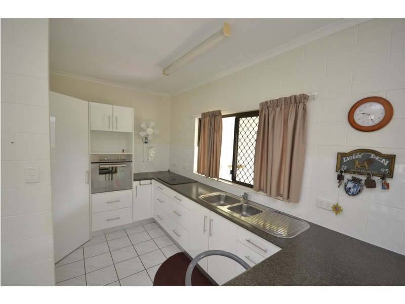 12 Middlemiss Street, Mossman QLD 4873