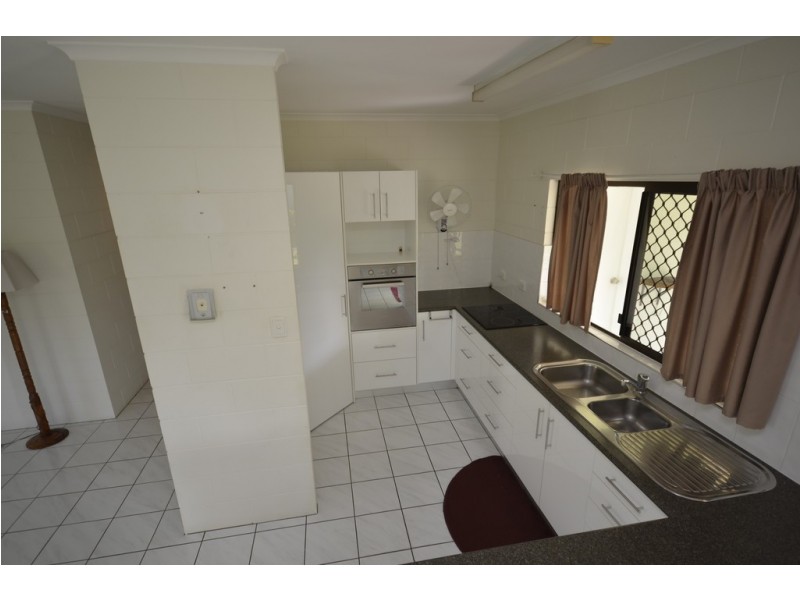 12 Middlemiss Street, Mossman QLD 4873