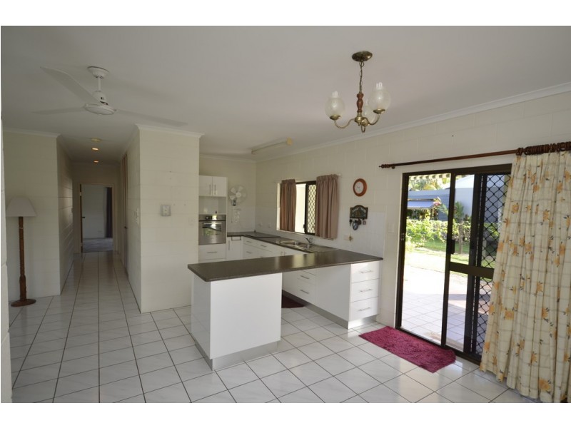 12 Middlemiss Street, Mossman QLD 4873