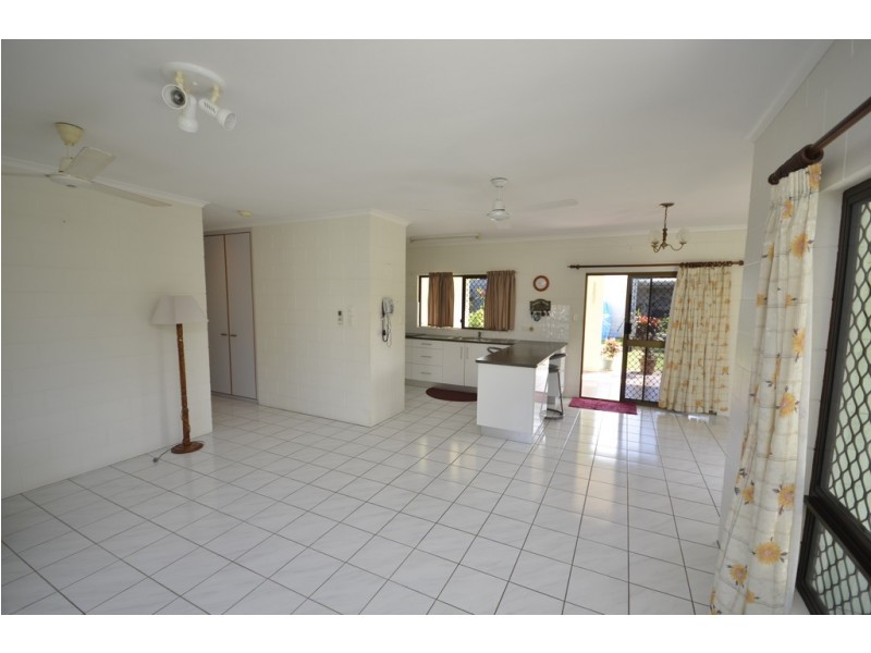 12 Middlemiss Street, Mossman QLD 4873