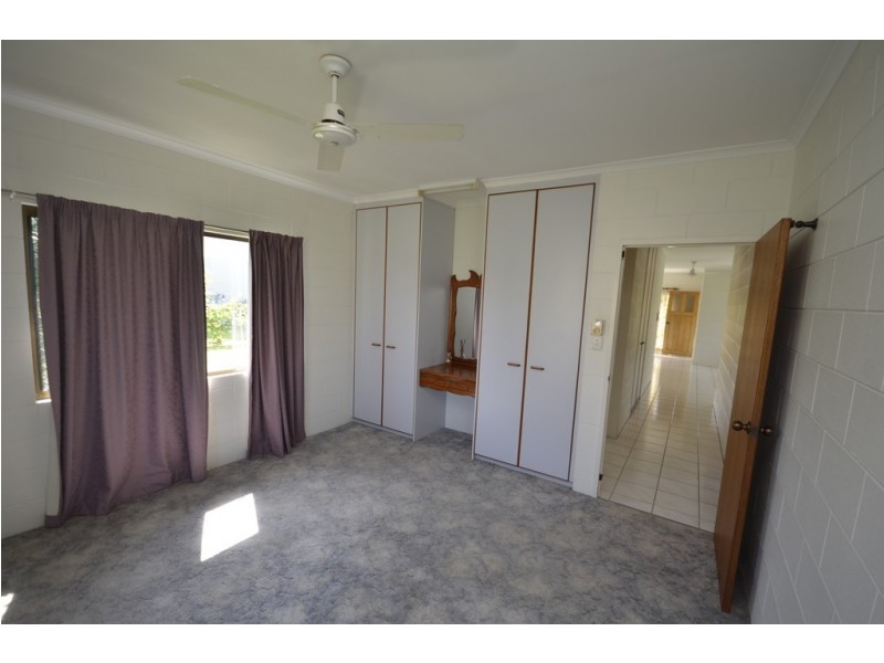 12 Middlemiss Street, Mossman QLD 4873