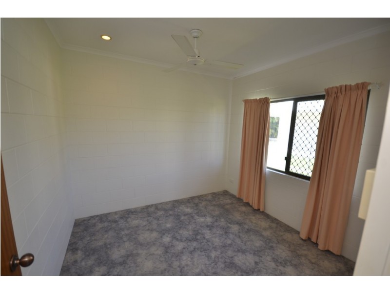 12 Middlemiss Street, Mossman QLD 4873
