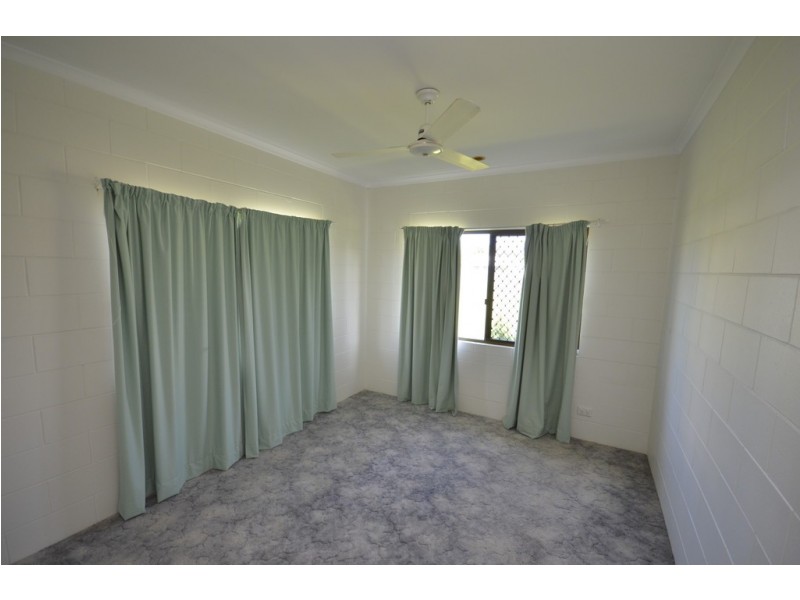 12 Middlemiss Street, Mossman QLD 4873