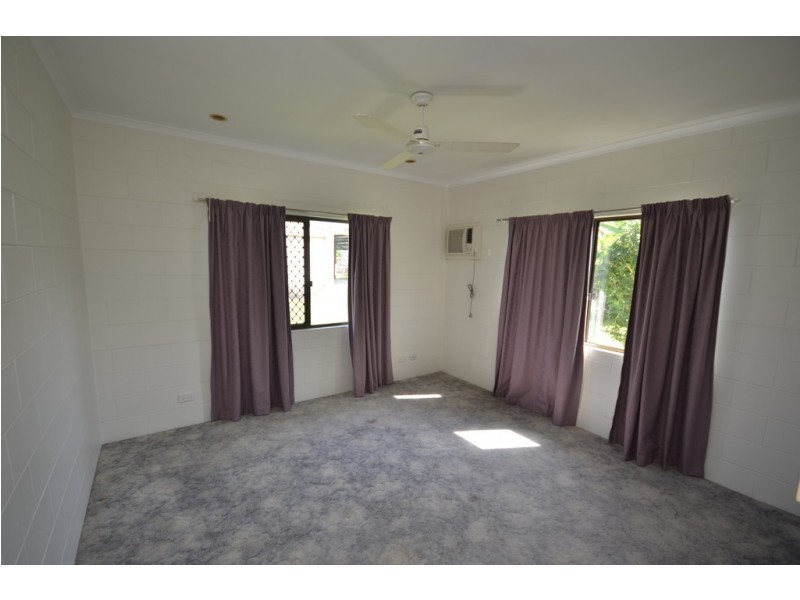 12 Middlemiss Street, Mossman QLD 4873