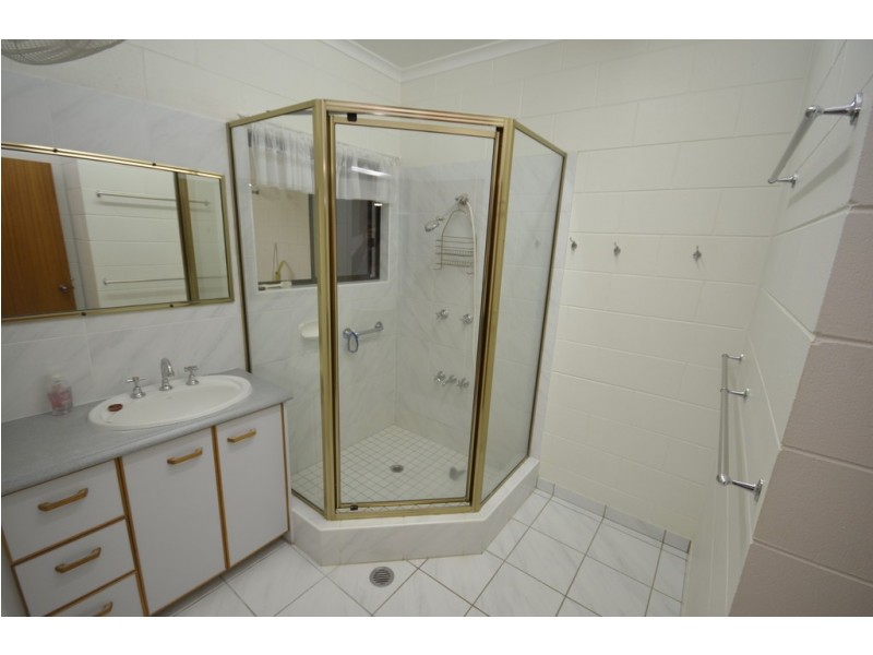 12 Middlemiss Street, Mossman QLD 4873