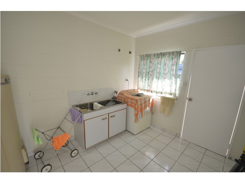 12 Middlemiss Street, Mossman QLD 4873