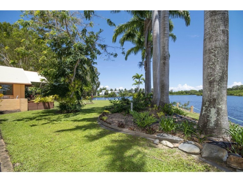 105 St Crispins Avenue, Port Douglas QLD 4877