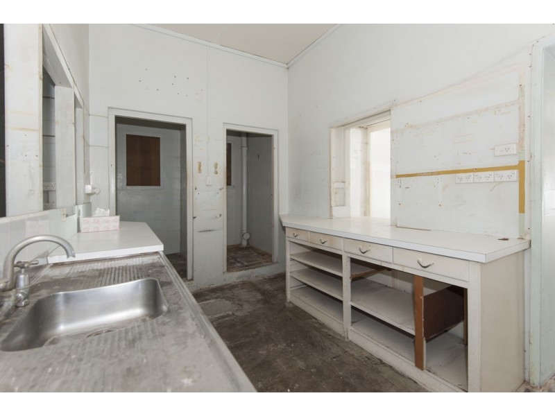 8 Front Street, Mossman QLD 4873