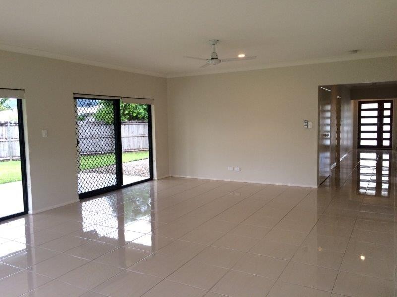 18 Spoonbill Close, Mossman QLD 4873