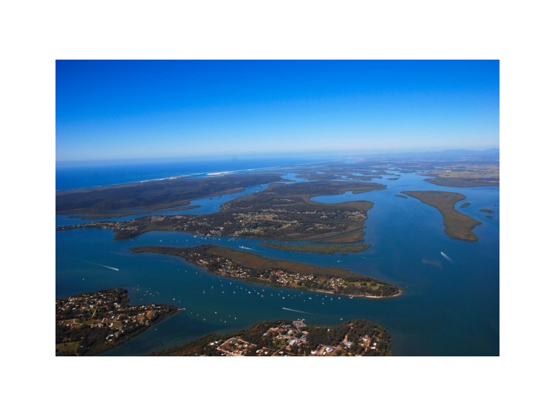 69 High Street, Russell Island QLD 4184