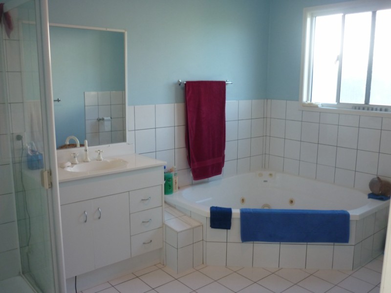 27 Bay Drive, Russell Island QLD 4184