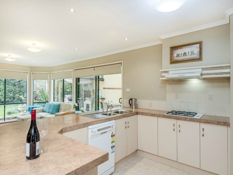 16 Ashton Rise, Narre Warren South VIC 3805