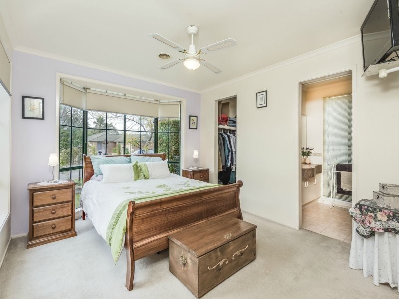 16 Ashton Rise, Narre Warren South VIC 3805