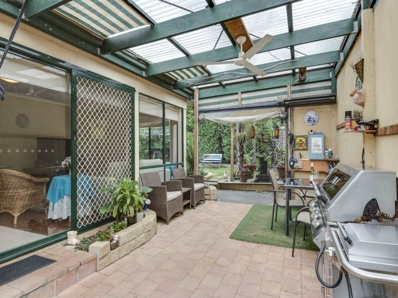 16 Ashton Rise, Narre Warren South VIC 3805