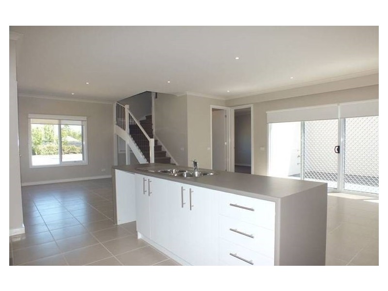 41 Cormorant Parade, Pakenham VIC 3810