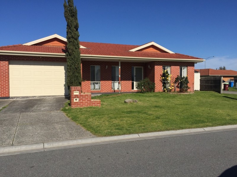 11 Landau Court, Cranbourne North VIC 3977