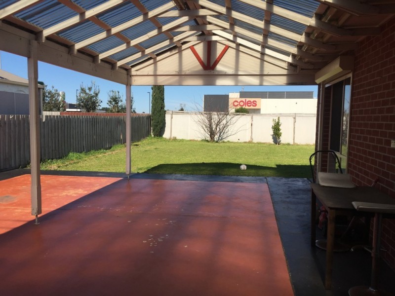 11 Landau Court, Cranbourne North VIC 3977