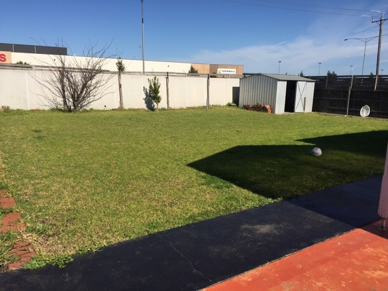 11 Landau Court, Cranbourne North VIC 3977