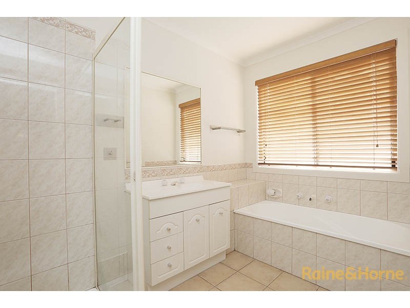 48 Baringa Park Drive, Narre Warren South VIC 3805