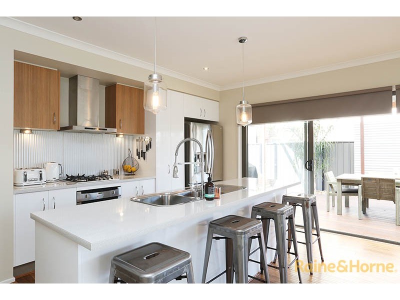 45 Burford Way, Cranbourne North VIC 3977