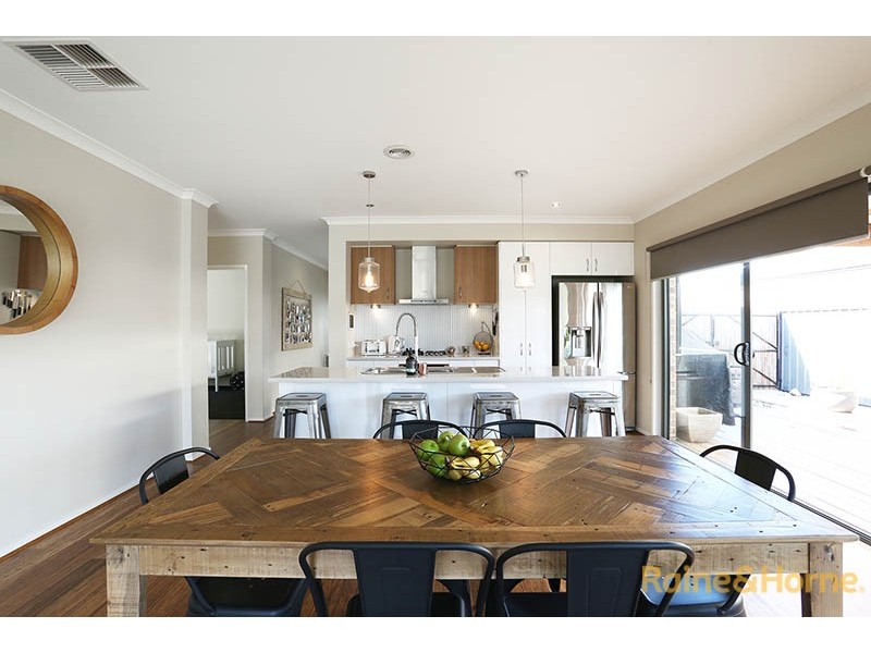 45 Burford Way, Cranbourne North VIC 3977