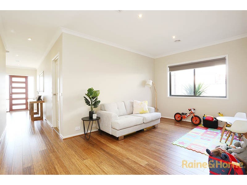 45 Burford Way, Cranbourne North VIC 3977