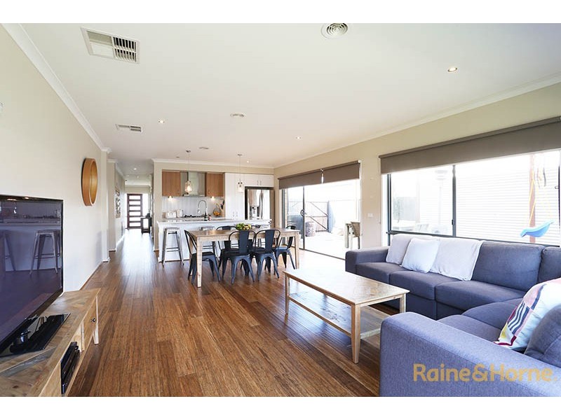 45 Burford Way, Cranbourne North VIC 3977