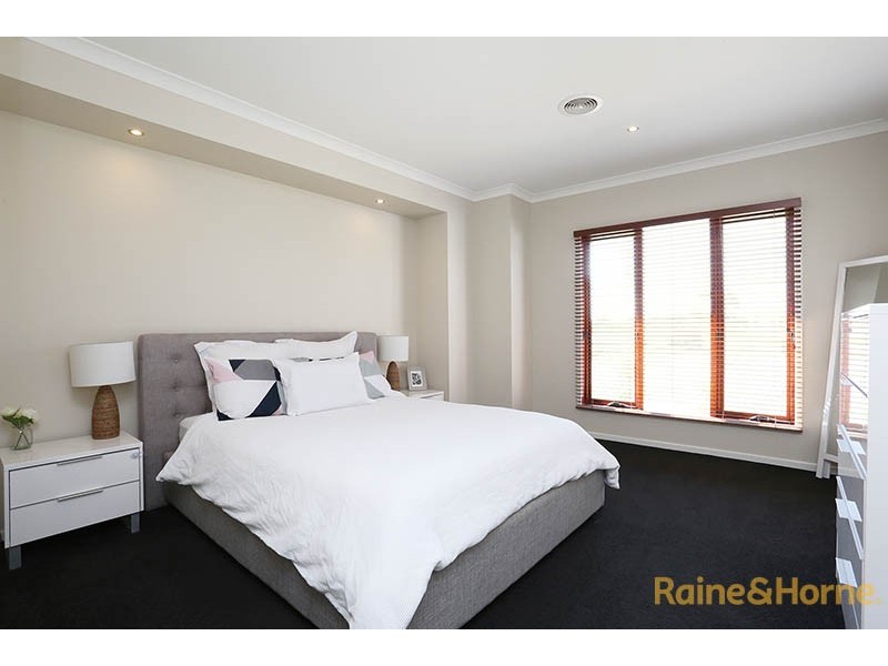 45 Burford Way, Cranbourne North VIC 3977