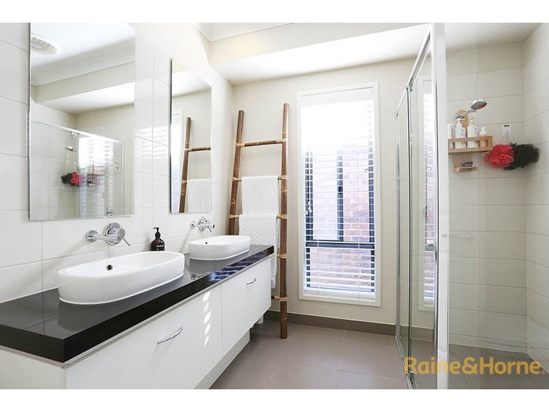 45 Burford Way, Cranbourne North VIC 3977