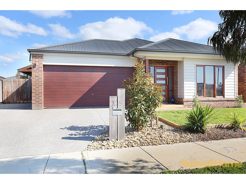 45 Burford Way, Cranbourne North VIC 3977
