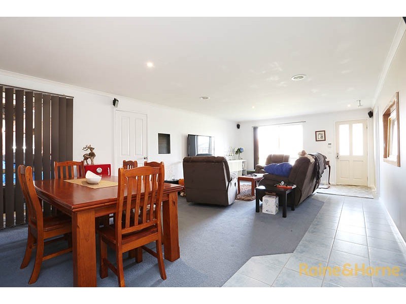 96 Central Parkway, Cranbourne West VIC 3977