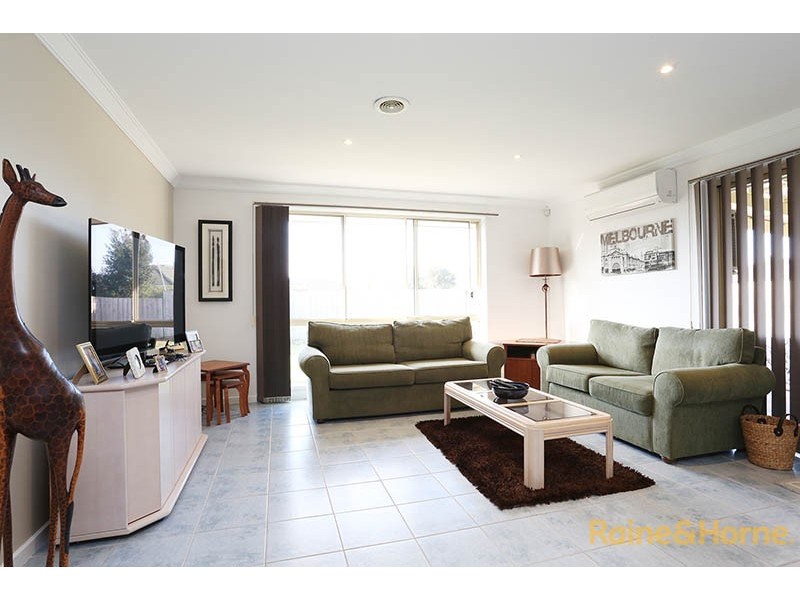 96 Central Parkway, Cranbourne West VIC 3977