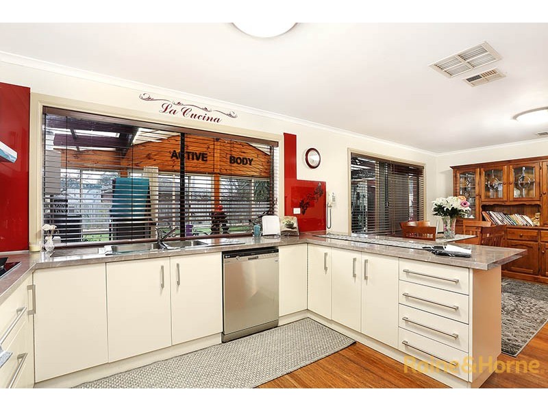 9 Chadbourn Place, Narre Warren South VIC 3805