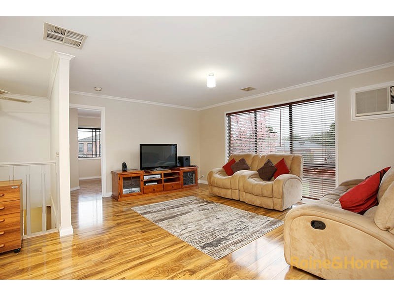 9 Chadbourn Place, Narre Warren South VIC 3805