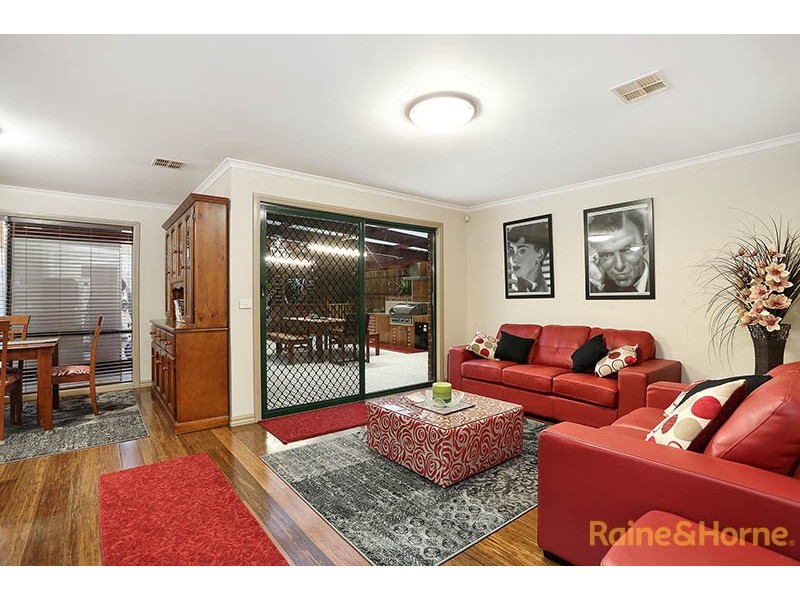 9 Chadbourn Place, Narre Warren South VIC 3805