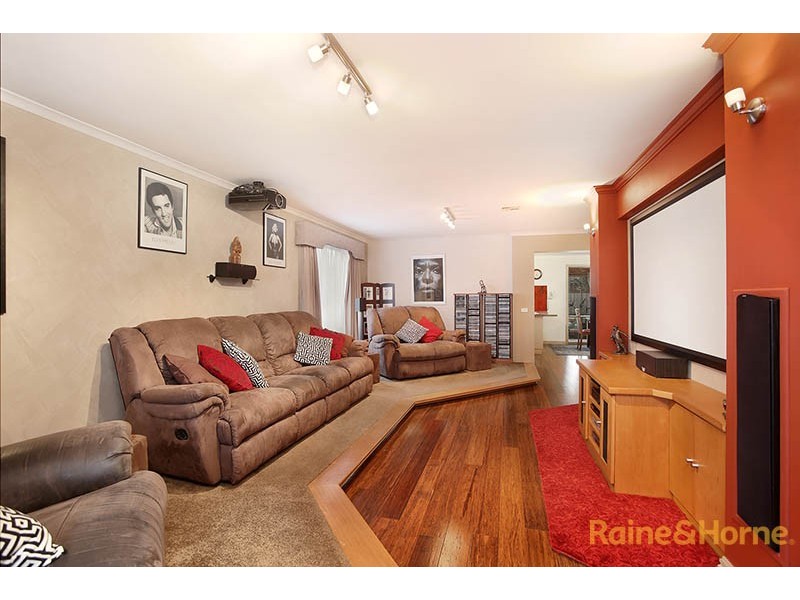 9 Chadbourn Place, Narre Warren South VIC 3805