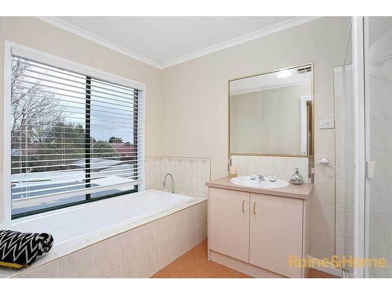 9 Chadbourn Place, Narre Warren South VIC 3805