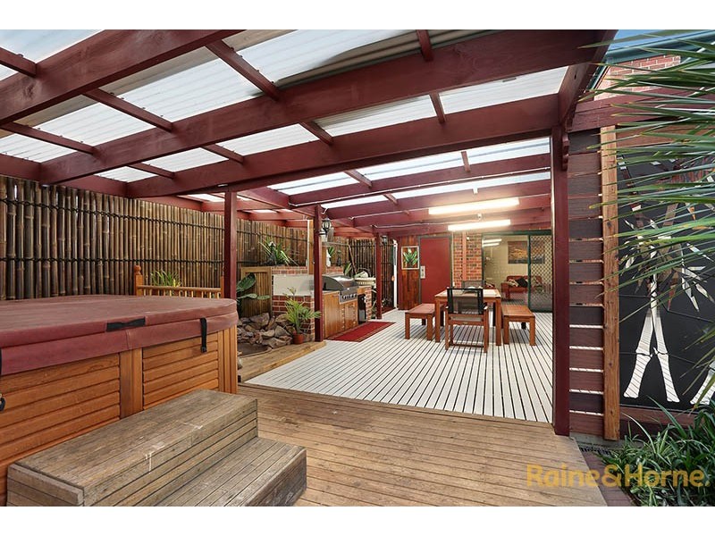 9 Chadbourn Place, Narre Warren South VIC 3805