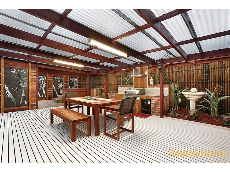 9 Chadbourn Place, Narre Warren South VIC 3805