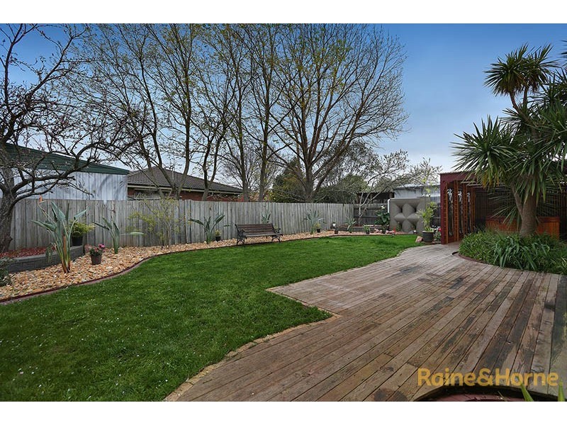 9 Chadbourn Place, Narre Warren South VIC 3805