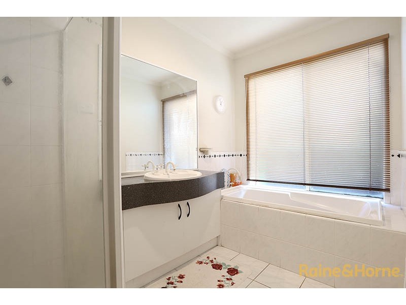 34 Lighthorse Crescent, Narre Warren South VIC 3805