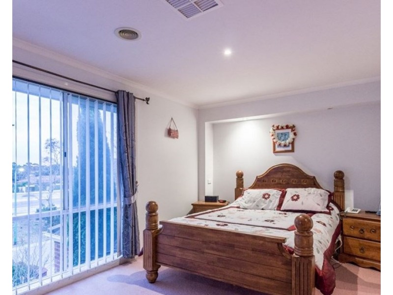 8 Walcott Place, Narre Warren South VIC 3805