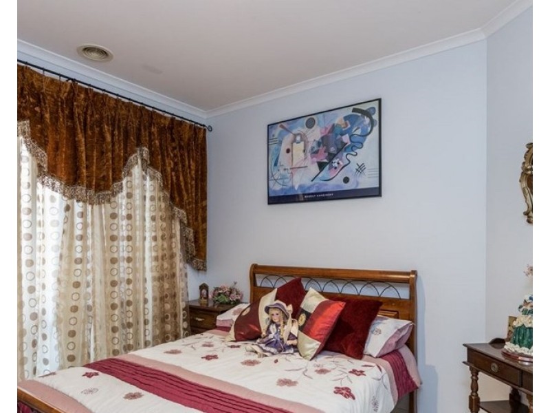 8 Walcott Place, Narre Warren South VIC 3805