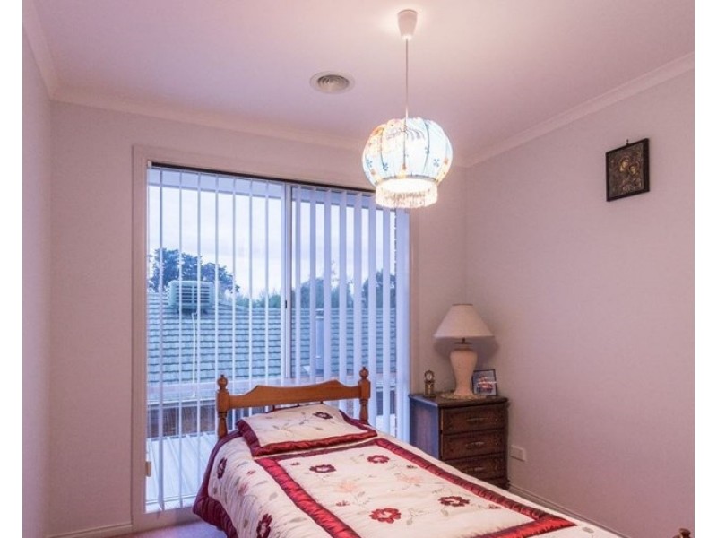 8 Walcott Place, Narre Warren South VIC 3805