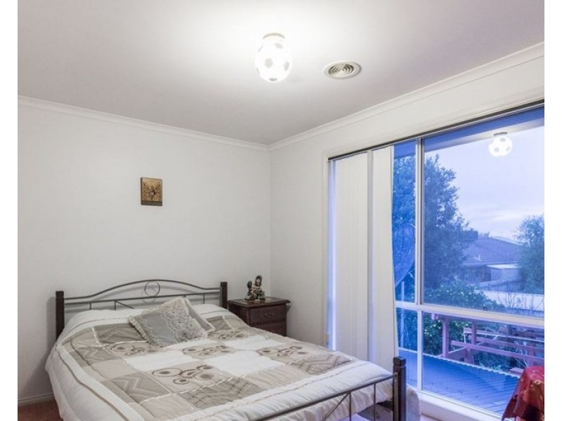 8 Walcott Place, Narre Warren South VIC 3805