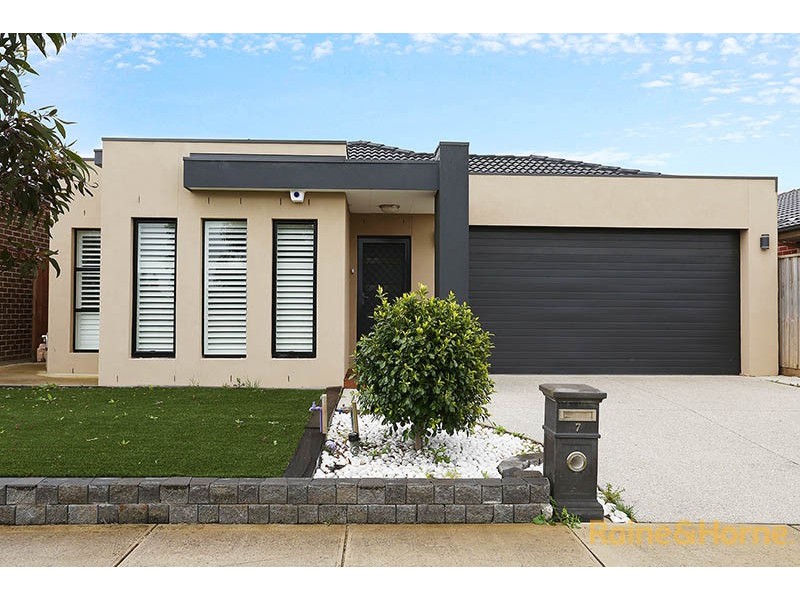 7 Tilden Rise, Cranbourne North VIC 3977