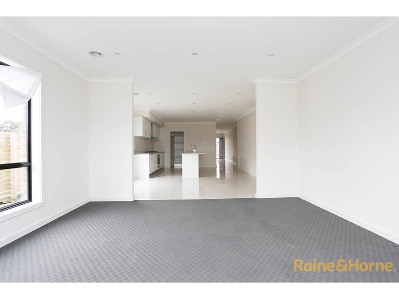 2 Cyan Crescent, Officer VIC 3809